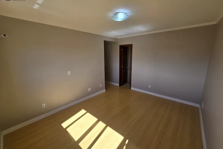Apartamento à Venda em Esteio com 3 Quartos e 2 banheiros, 119 m²