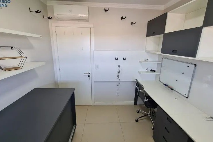 Apartamento à Venda em Esteio com 3 Quartos e 3 banheiros, 120 m²