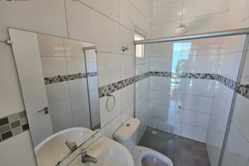 Casa Alto Padrão à Venda em Esteio com 3 Quartos e 4 banheiros à Venda, 338 m²