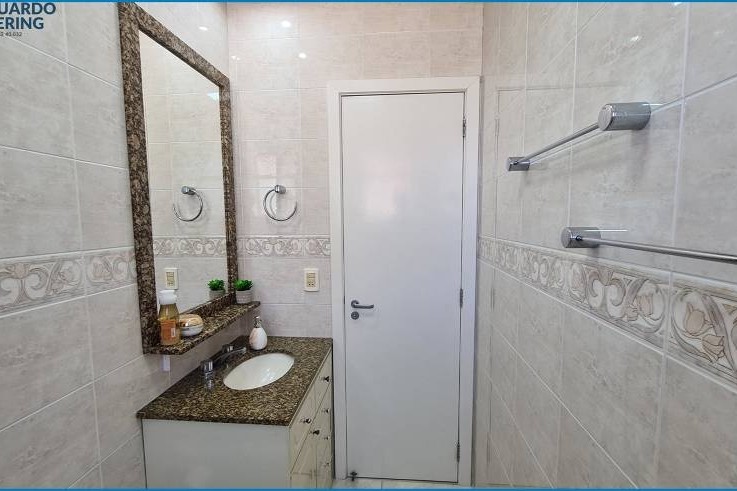 Apartamento à Venda em Esteio com 3 Quartos e 2 banheiros, 104 m²