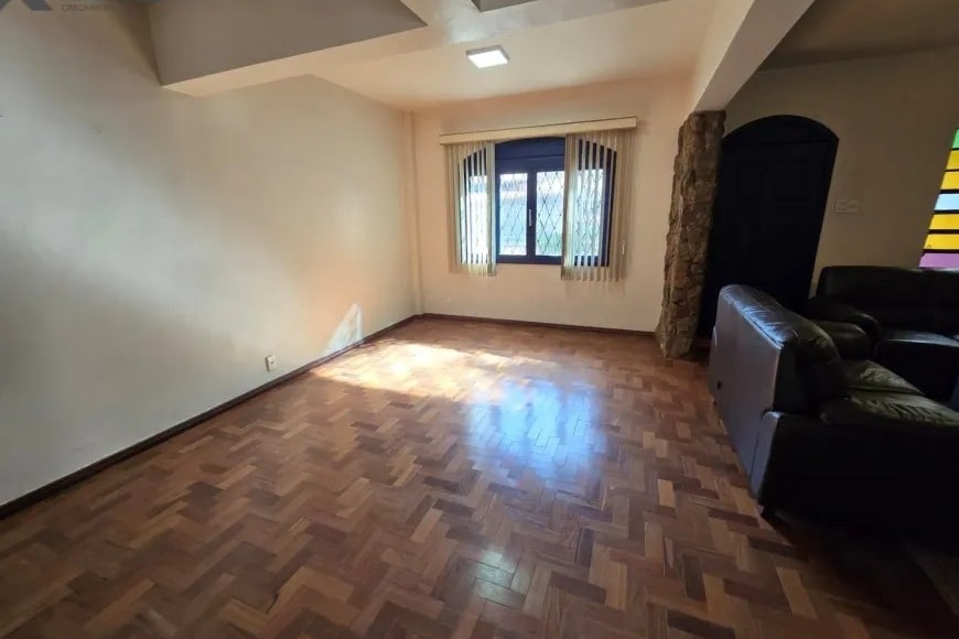 Sobrado à Venda em Sapucaia do Sul com 3 Quartos e 3 banheiros, 236 m²