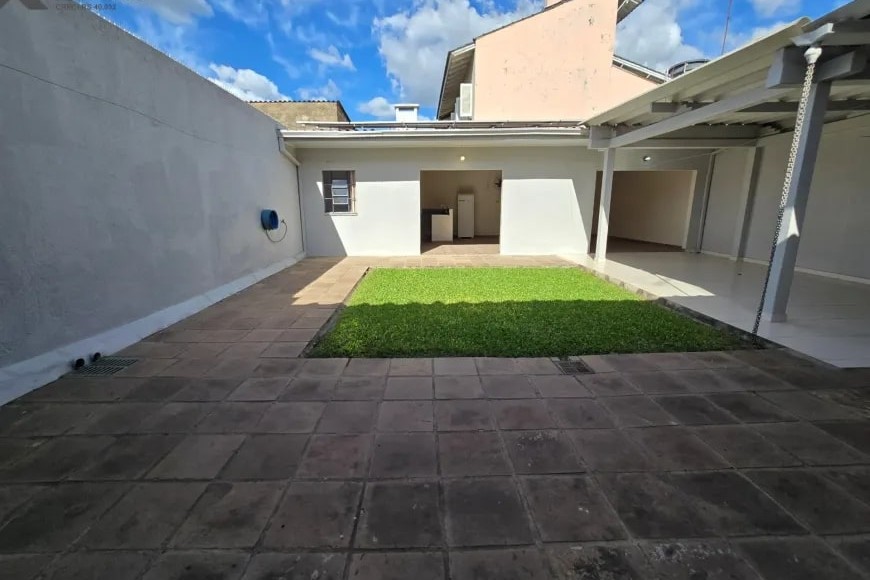 Sobrado à Venda em Sapucaia do Sul com 3 Quartos e 3 banheiros, 236 m²