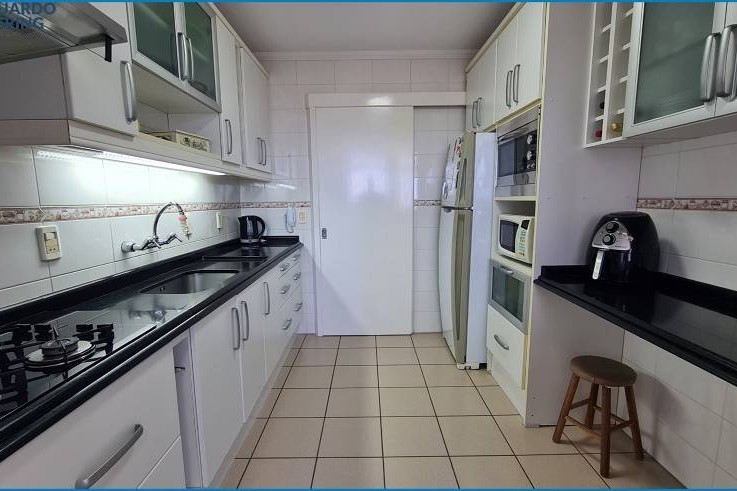 Apartamento à Venda em Esteio com 3 Quartos e 2 banheiros, 104 m²