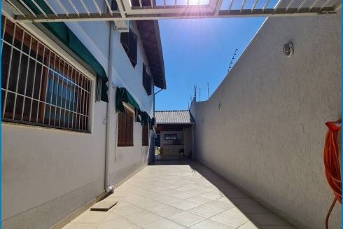 Sobrado à Venda em Esteio com 3 Quartos e 3 banheiros, 369 m²