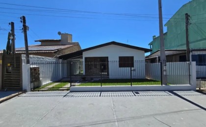 Casa à Venda em Esteio com 2 Quartos e 1 banheiro, 70 m²
