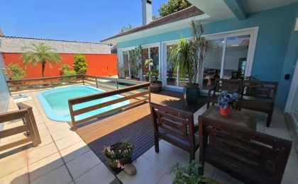 Casa Alto Padrão à Venda em Esteio com 3 Quartos e 4 banheiros à Venda, 338 m²