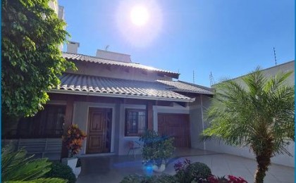 Sobrado à Venda em Esteio com 3 Quartos e 3 banheiros, 369 m²